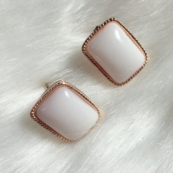 Vintage Stud Earrings - Picture 5 of 5